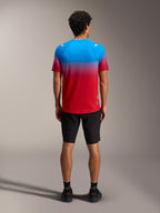 A-Dura ASTARS Jersey 2.0, MTB-top met rood-blauw kleurverloop en korte mouwen, achteraanzicht met zwarte short.