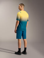 A-Dura ASTARS 2.0 MTB-jersey met korte mouwen, geel-blauw kleurverloop en bijpassende blauwe performance short.