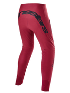 Alpinestars A-Supra Race Pants, bordeauxrood, achteraanzicht met groot zwart woordmerk op de achterpas, toelopende performance fit MTB-racebroek, technische constructie voor off-road mountainbiken