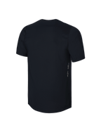 Alpinestars Jeugd A-Dura Jersey met korte mouwen, zwart, achteraanzicht met verticaal Astars-logo en A-DURA-branding aan de zijkant, hoogwaardige vochtafvoerende stof voor jeugd MTB, verlengde achterkant voor extra dekking