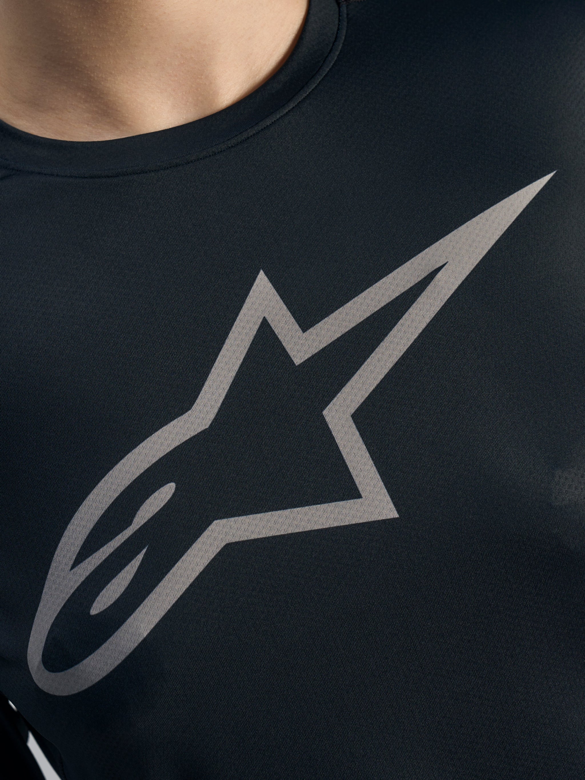 Grijs Alpinestars logo op de zwarte Stella A-Dura Ride Jersey met lange mouwen, dames MTB jacquard stof.