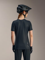 Zwarte Stella A-Dura Ride damesjersey met korte mouwen, achteraanzicht met verlengde achterkant en Alpinestars-logo.