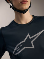 Zwarte Stella A-Dura Ride damesjersey met zilveren Astars-logo op de borst, technische mountainbike-kleding.
