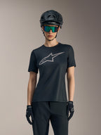 Zwarte Stella A-Dura Ride jersey voor dames met grijs logo, mountainbikehelm en goggle voor MTB.