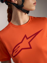 Oranje Stella A-Dura Ride Jersey voor dames met groot donkerrood Alpinestars-logo op de borst, performance MTB-kleding.