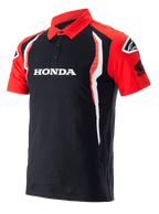Alpinestars Honda polo, poloshirt met korte mouwen, zwart en rood, voorzien van een sluiting met drie knopen, wit Honda-logo op de borst, Honda Wing-logo op de mouw en verticale witte en rode zij-accenten.
