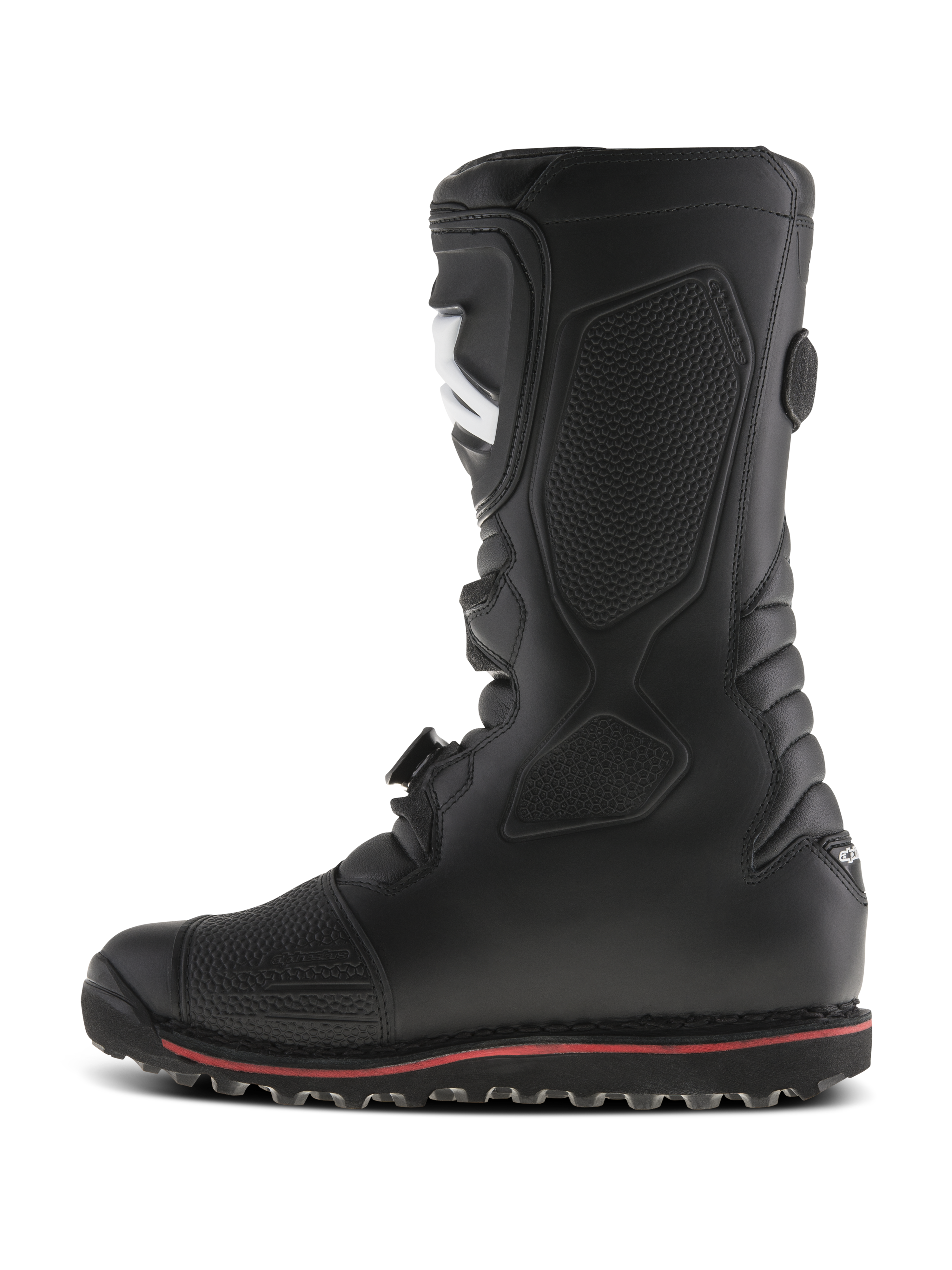Alpinestars Tech-T laarzen, trial motorlaarzen, zwart met een dunne rode streep op de zool, zijaanzicht, voorzien van een ergonomische scheenplaat en getextureerde panelen voor grip op de voetsteunen, duurzame lederen constructie voor off-road rijden