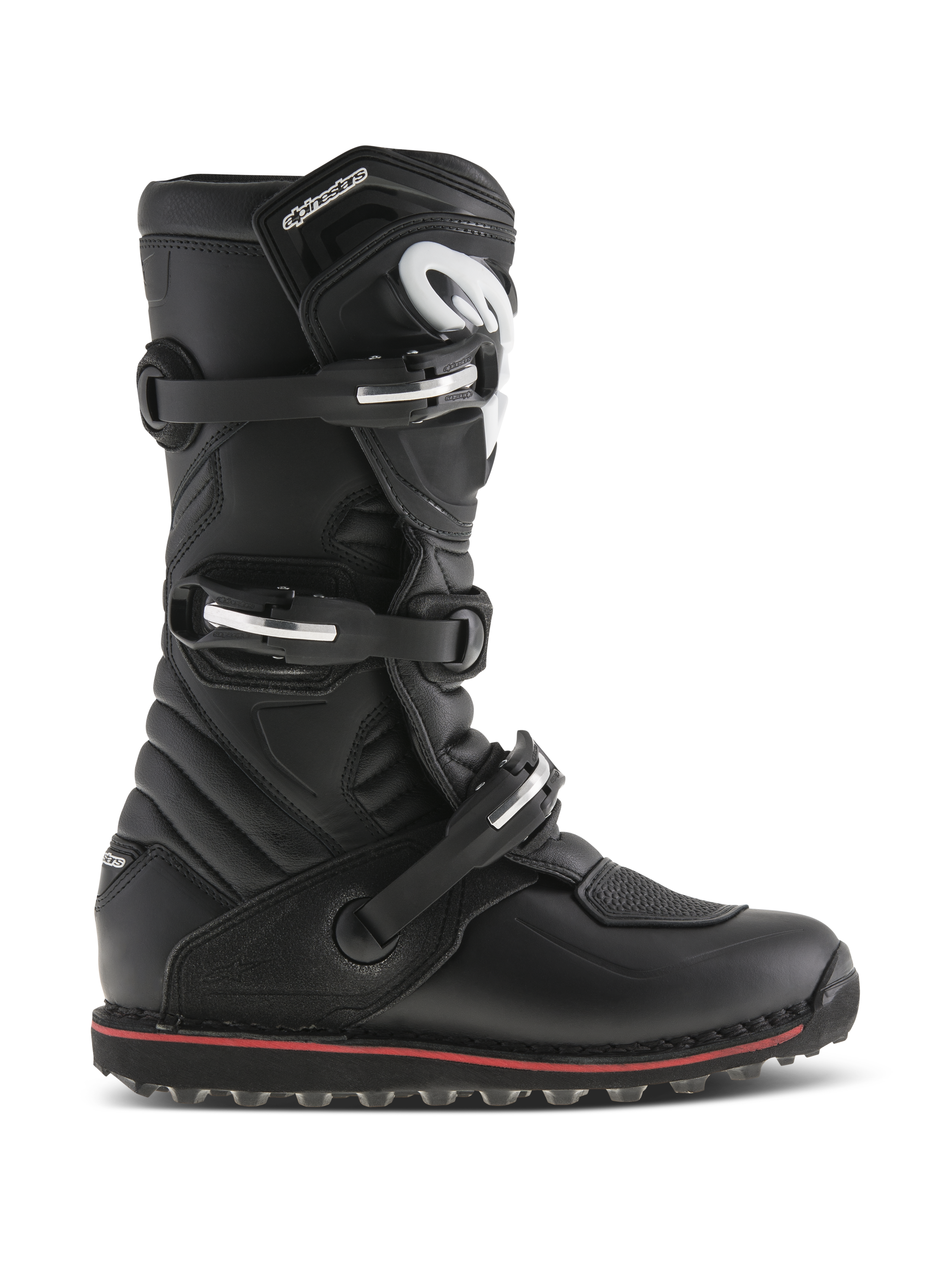 Alpinestars Tech-T laarzen, trials en off-road motorlaarzen, zwart met rood accent, zijaanzicht met drie verstelbare gespen, wit logo op ergonomische scheenplaat, getextureerde leren panelen en robuuste zool met veel grip voor controle over de motor