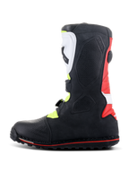 Alpinestars Tech-T laarzen, trial motorlaarzen, wit rood fluogeel en zwart, zijaanzicht met ergonomische witte scheenplaat en gespsysteem, rood hielpaneel en gespecialiseerde trialzool met rode accentlijn