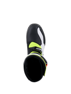 Alpinestars Tech-T laarzen, trial motorlaarzen, wit, rood, fluor geel en zwart, bovenaanzicht met zicht op de binnenkant van de laars, toont de gevoerde zwarte voering, neongele accenten en zilveren gespsluiting