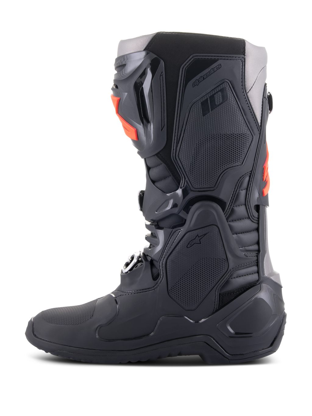 Alpinestars Tech 10 laarzen, motorcrosslaarzen, zwart en rood fluo, zijaanzicht, voorzien van een chassis uit meerdere componenten met beschermende TPU-platen, aluminium gespen en een gestroomlijnd ontwerp voor off-road racen.