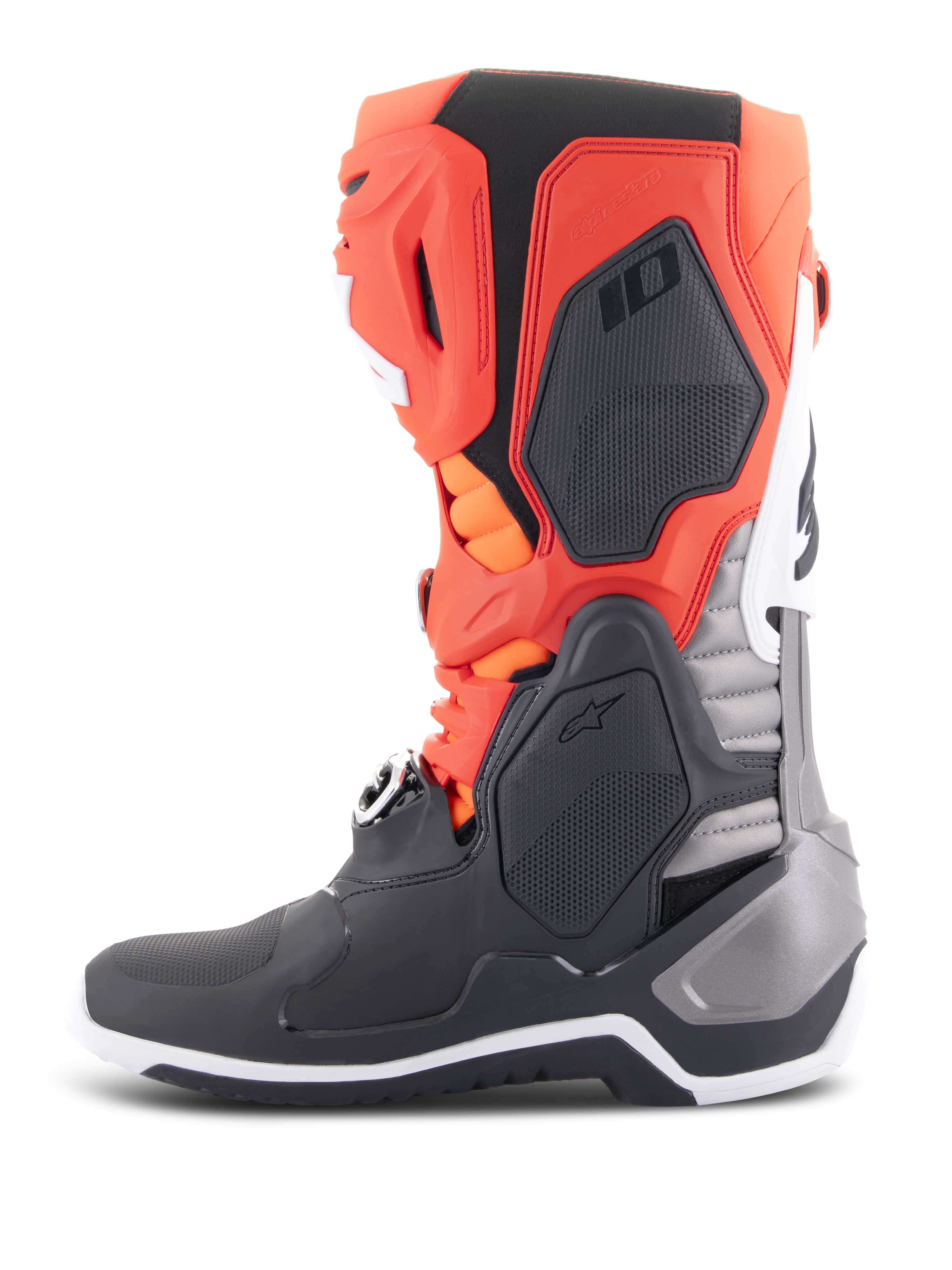 Alpinestars Tech 10 laarzen, motorcrosslaarzen, zwart met fluo rood, fluo oranje en witte accenten, zijaanzicht met het geavanceerde TPU-chassis, gespsysteem en ergonomisch ontwerp voor off-road prestaties