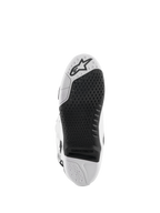 Alpinestars Tech 10 laarzen, motorcrosslaarzen, wit en zwart, onderaanzicht van de zool met een getextureerd grippatroon, Alpinestars-logo en een vervangbaar centraal inzetstuk voor off-road racen.