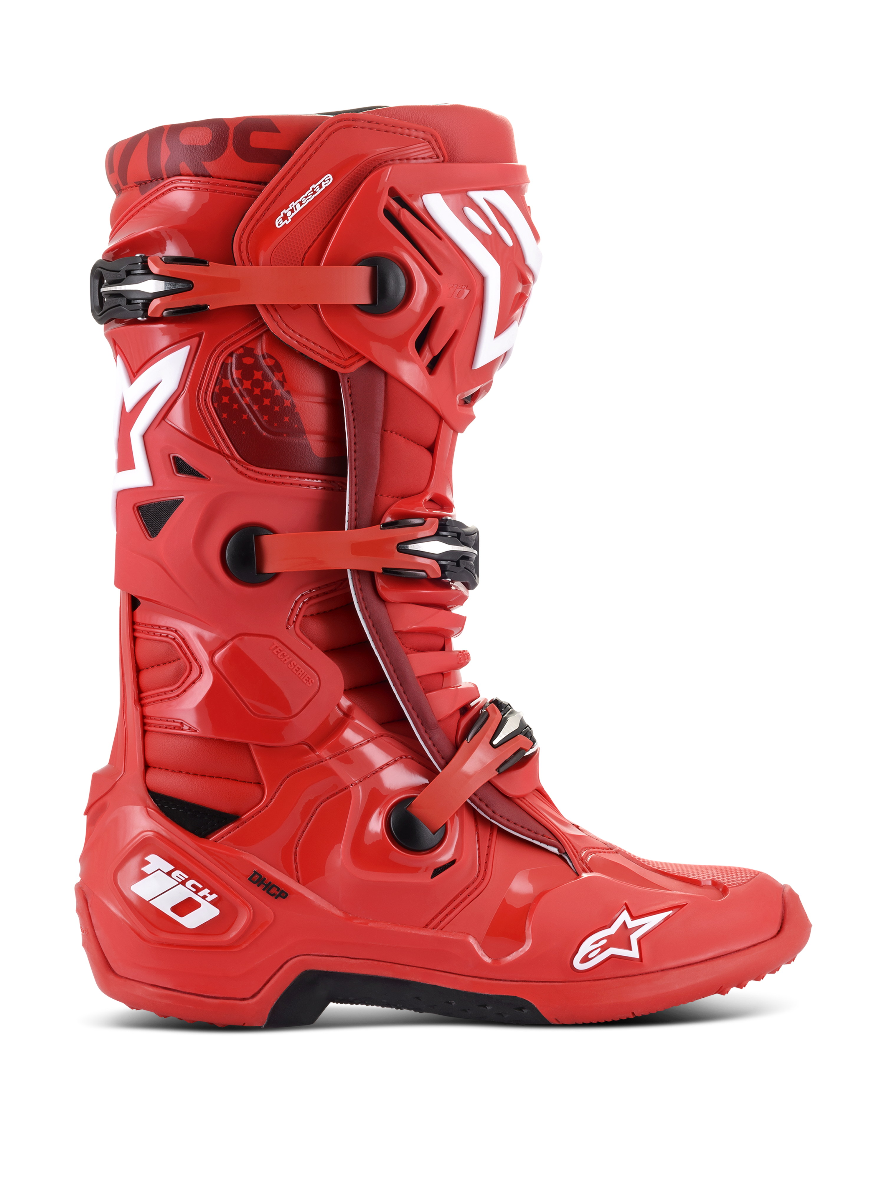 Alpinestars Tech 10 laarzen, motorcross race-laarzen, rood met witte en zwarte accenten, zijaanzicht met een drievoudig gespsluitsysteem, verstevigde TPU-schaal, witte ster-logo's en DHCP-technologiebranding