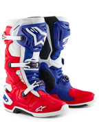 Alpinestars Limited Edition Fortitude Tech 10 laarzen, motorcrosslaarzen, helder rood, wit en blauw, met drievoudige gespsluiting, Astars-branding en patriottisch ontwerp, duurzame TPU- en microvezelconstructie voor elite off-road prestaties