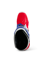 Alpinestars Limited Edition Fortitude Tech 10 laars, motorcrosslaars, helderrood, wit en blauw, bovenaanzicht met de rode neus en blauwe kraag met zwarte gevoerde binnenkant, duurzame off-road race-uitrusting