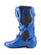 Alpinestars Tech 10 laarzen, motorcrosslaarzen, metallic blauw en zwart, zijprofiel met zwarte beschermpanelen en metallic blauwe afwerking, geavanceerd technisch ontwerp voor professionele motorcrossraces