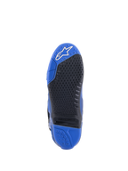 Alpinestars Tech 10 laarzen, blauw en zwart, gedetailleerde weergave van de zool met een zwart grippatroon met textuur en een vervangbaar centraal inzetstuk, blauwe neus met wit logo en blauwe hiel, hoogwaardig motorcrosslaars ontwerp
