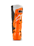 Alpinestars Tech 10 Enduro laarzen, achteraanzicht, Orange Fluo Black White, levendige oranje TPU beschermende schaal, wit Alpinestars-logo, zwarte zijpanelen en gespecialiseerde hielbescherming voor off-road rijden