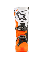 Alpinestars Tech 10 Enduro laarzen, motorcrosslaarzen, fluo oranje, zwart en wit, vooraanzicht met grote witte scheenplaat en zwart Alpinestars-logo, zwarte gespen en robuuste oranje beschermende schaal
