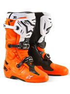 Alpinestars Tech 10 Enduro laarzen, motorcross- en enduro-laarzen, oranje fluo, zwart en wit, voorzien van een drievoudig gespsluitsysteem, witte scheenplaten met zwart Alpinestars-logo en robuuste dual-compound zolen, beschermend off-road schoeisel