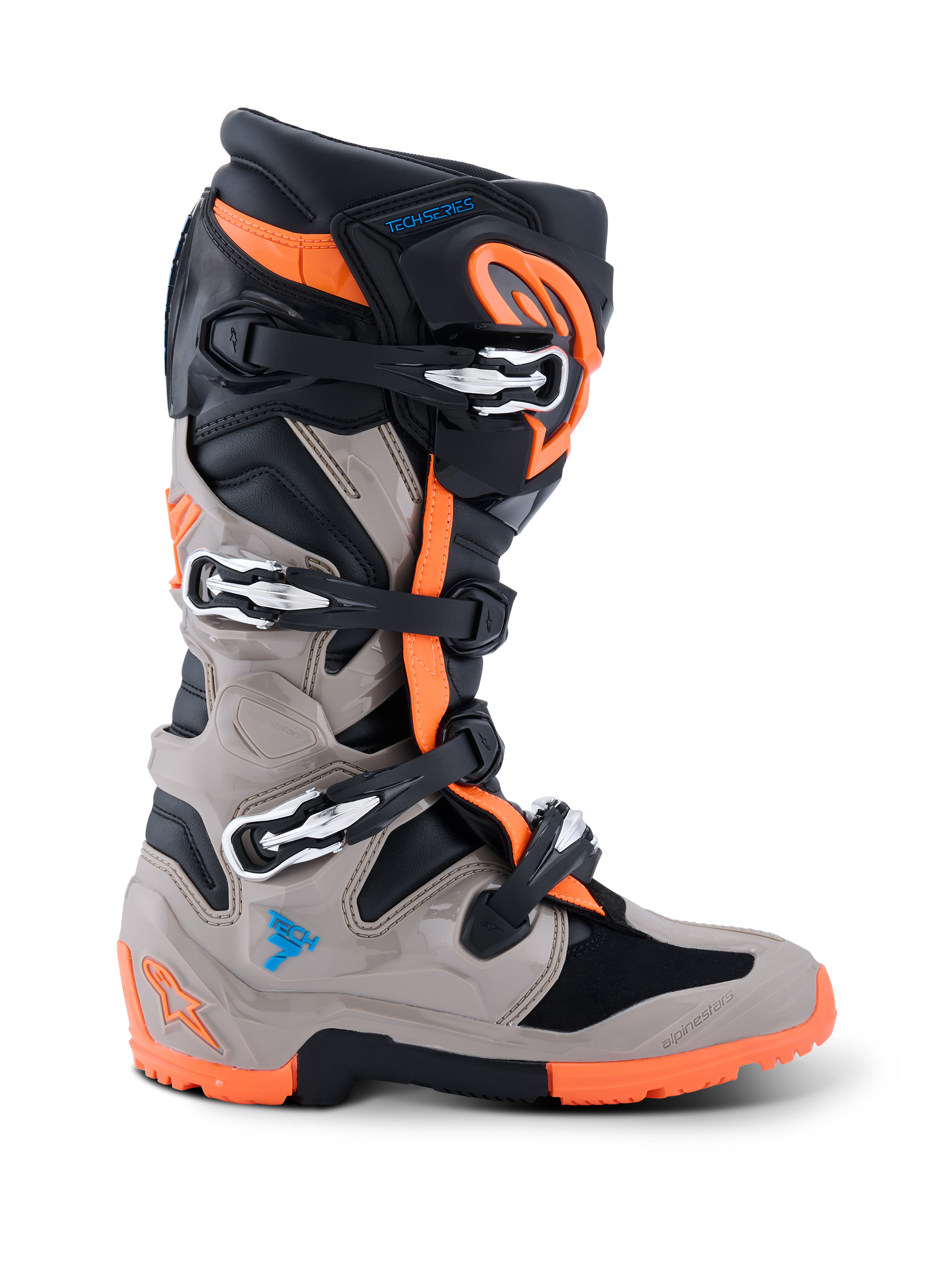 Alpinestars 2026 Tech 7 Enduro laarzen, motorcross- en enduro-laarzen, zwart, warm grijs en fluo oranje, zijaanzicht, met een sluitingssysteem met vier gespen, TPU-beschermingspanelen en een gespecialiseerde dual-compound oranje zool voor off-road prestaties