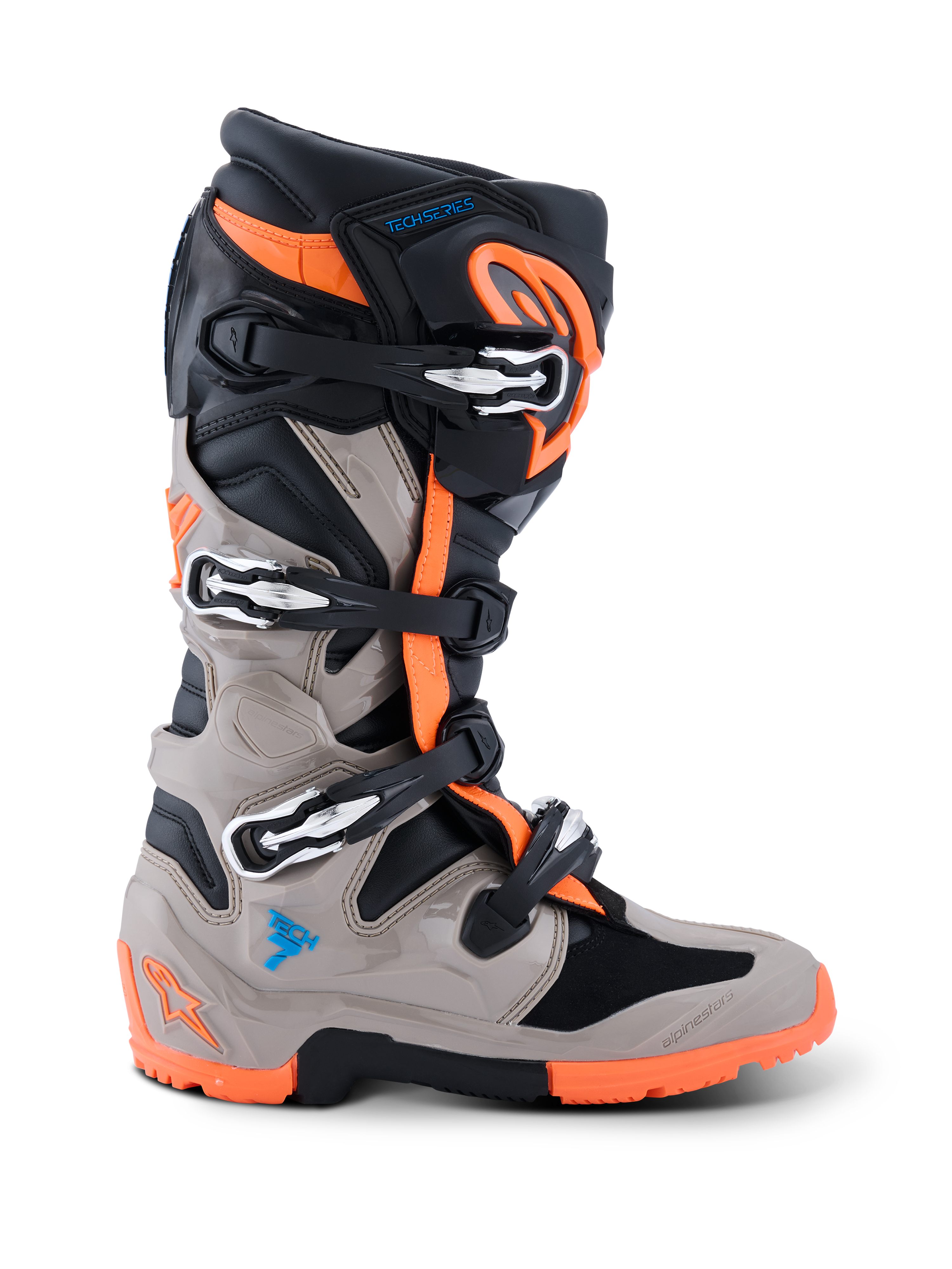 Alpinestars 2026 Tech 7 Enduro laarzen, motorcross- en enduro-laarzen, zwart, warm grijs en fluo oranje, zijaanzicht, met een sluitingssysteem met vier gespen, TPU-beschermingspanelen en een gespecialiseerde dual-compound oranje zool voor off-road prestaties