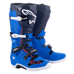 Alpinestars Tech 7 laarzen, motorcrosslaarzen, Alpine Blue, Night Navy en Bright Red, met witte en zwarte aluminium gespen, groot wit sterlogo op de scheen en duurzame witte zolen, beschermende uitrusting voor off-road racing