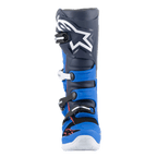 Alpinestars Tech 7 laarzen, motorcrosslaarzen, Alpine Blue, Night Navy en felrood, vooraanzicht met een donkerblauw bovenwerk met een groot wit Astars-logo, helderblauwe TPU-beschermpanelen en een gespsluitingssysteem, hoogwaardig schoeisel voor off-road rijden.