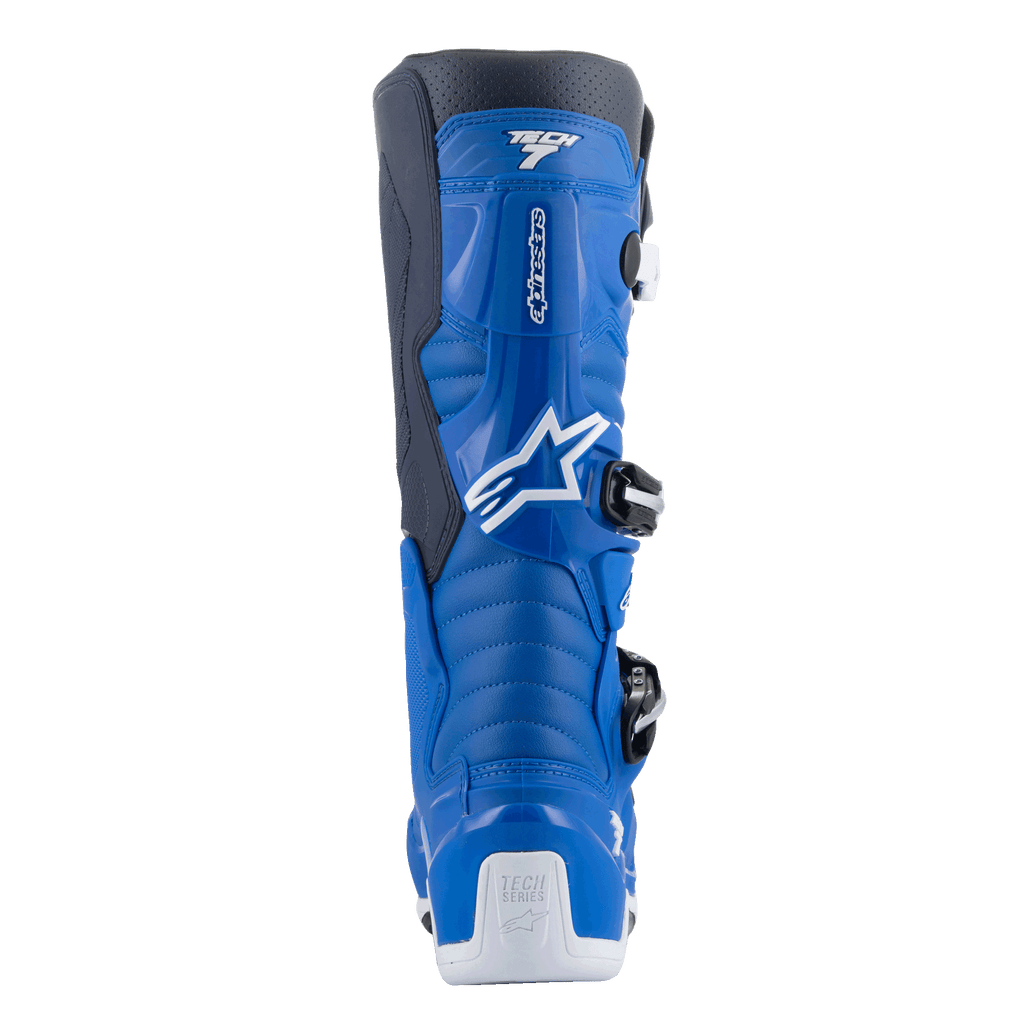 Alpinestars Tech 7 laarzen, motorcrosslaarzen, Alpine blauw en Night Navy met witte accenten, achteraanzicht met de voorgevormde kuitbeschermer, witte hielversteviging met Tech Series-logo en details van het gespsysteem met zij-instap.