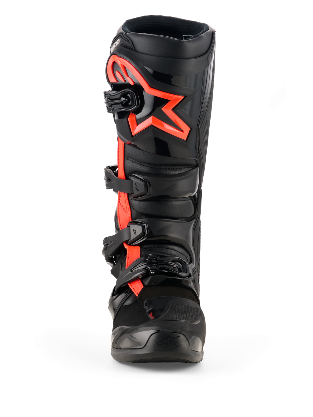 Alpinestars Tech 7 laarzen, motorcrosslaarzen, zwart en fluorood, vooraanzicht, met een groot fluorood Alpinestars sterlogo op de scheenplaat, een sluitsysteem met vier gespen en een duurzame TPU-constructie ontworpen voor off-road racing.