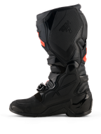 Alpinestars Tech 7 laarzen, motorcrosslaarzen, zwart met fluorode accenten, mediaal zijaanzicht met TPU beschermende schalen, gespsysteem en getextureerde grippanelen voor off-road prestaties