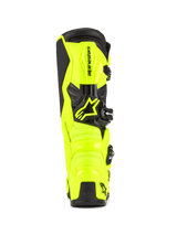 Alpinestars Tech 7 motorcrosslaarzen, geel fluo en zwart, achteraanzicht met beschermende TPU-constructie en hielkap, prominent Alpinestars-logo, opvallend high-visibility ontwerp voor off-road prestaties