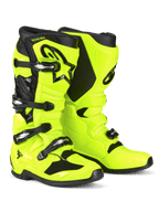 Alpinestars Tech 7 motocrosslaarzen, fluogeel en zwart, met een sluitsysteem met vier gespen, beschermende TPU-schaal, zwart Astars-logo op de scheenplaat en een robuuste dual-compound zool voor off-road racing