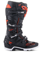 Alpinestars Tech 7 Enduro laarzen, motorcross off-road laarzen, zwart en rood fluo, sluitsysteem met vier gespen met zilveren accenten, witte en zwarte robuuste zool, Alpinestars-logo op de neus en zijkant, professionele bescherming voor enduro- en trailrijden