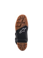 Alpinestars Tech 7 Enduro laarzen, close-up van de zool, met een bruin rubberen profiel en een zwart middengedeelte met een wit ster-logo, voorzien van een vervangbare voetsteuninzet voor superieure off-road grip.