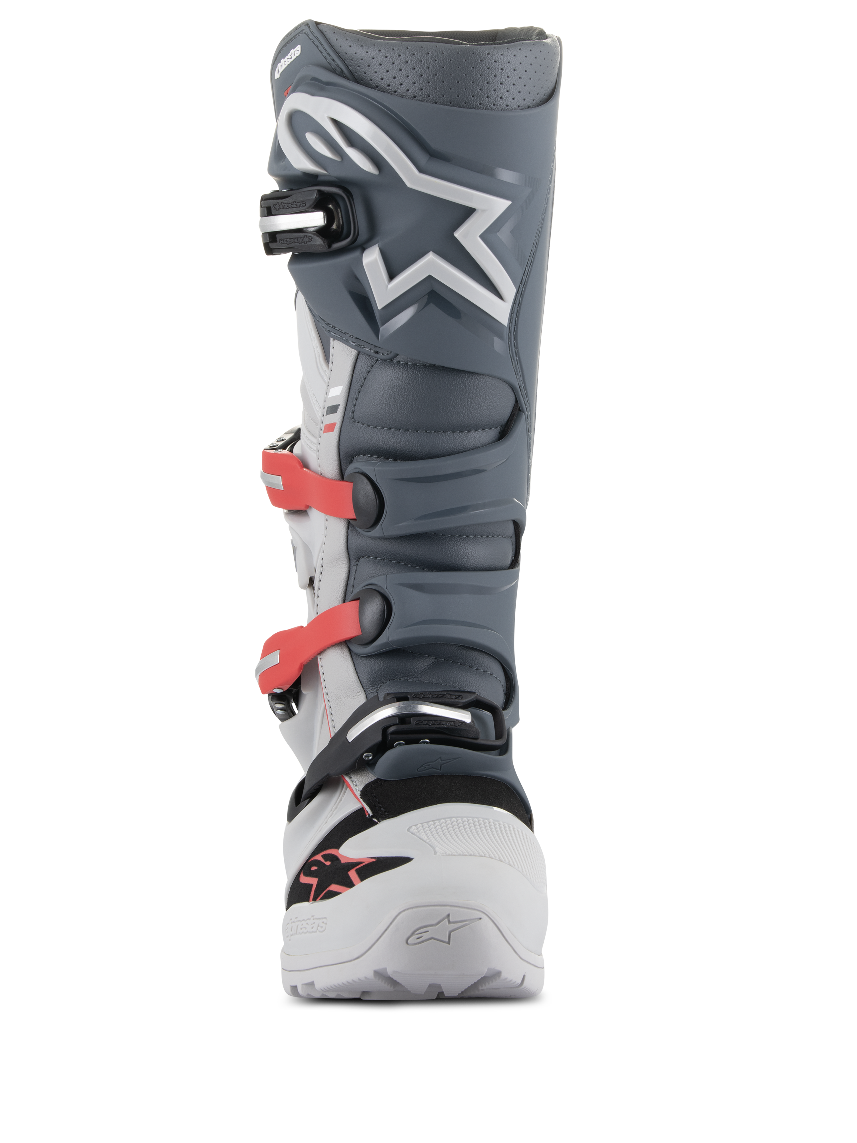 Alpinestars Tech 7 Enduro laarzen, motorcross- en enduro laarzen, lichtgrijs, donkergrijs en helderrood, vooraanzicht met een geavanceerd gespsysteem met rode riempjes, donkergrijze TPU-scheenplaat met wit sterlogo en een duurzaam lichtgrijs chassis.