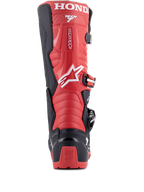 Alpinestars Honda Tech 7 Enduro Drystar® laarzen, zwart en felrood, achteraanzicht met opvallende HONDA-branding op de kuit, TPU-hielbeschermer met Tech Series-logo en een stevig gespsluitingssysteem