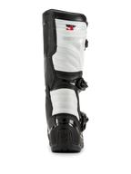 Alpinestars Tech 3 laarzen in zwart en wit, achteraanzicht met witte gewatteerde panelen, zwarte TPU-hielbeschermer met Tech Series-logo en rode Tech 3-branding aan de bovenkant, professionele motorcrosslaarzen.