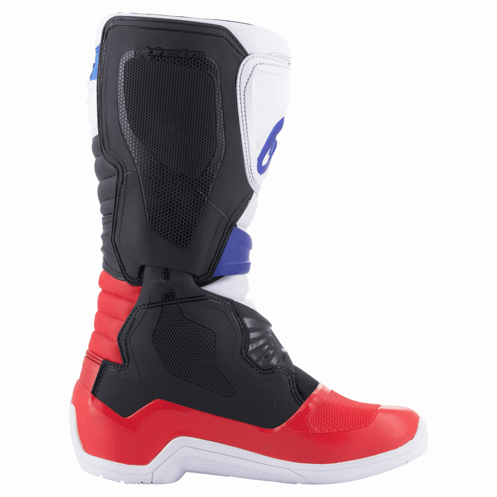 Alpinestars Tech 3 laarzen, motorcrosslaarzen, wit, helderrood en donkerblauw, zijaanzicht met focus op de TPU-scheenplaat en beschermende constructie, duurzaam synthetisch materiaal voor off-road rijden