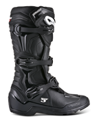 Alpinestars Tech 3 Enduro motorlaarzen, zwarte off-road motorlaarzen, zijaanzicht met drievoudig gespsluitingssysteem, versterkte TPU-beschermpanelen, grove profielzool met veel grip en witte Alpinestars-branding