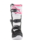 Alpinestars Stella Tech 3 dameslaarzen, motorcrosslaarzen, zwart, wit en roze, vooraanzicht met een witte scheenplaat met een roze Astars-logo, zwart gespsluitsysteem en roze bovenrand, duurzaam beschermend schoeisel voor off-road rijden.