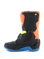 Alpinestars Kids Tech 3S laarzen, motorcrosslaarzen, fluo oranje, enamel blauw en fluo geel, zijaanzicht met zwarte beschermpanelen, een blauwe zool en oranje bovenkant, ontworpen voor off-road racing voor de jeugd