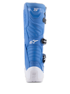 Alpinestars Tech 5 laarzen, blauw en wit, achteraanzicht met de witte beschermende hiel met Tech Series-logo, blauw microfiber bovenwerk met accordeon flexzones en zwart gespsysteem, hoogwaardig motorcross-schoeisel