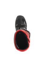 Alpinestars Youth Tech 7S laarzen, motorcrosslaarzen, zwart en fluorescerend rood, bovenaanzicht met zicht op de rode binnenvoering, voorzien van een zwarte buitenkant met wit sterlogo en duurzame synthetische constructie