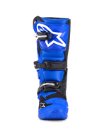 Alpinestars Youth Tech 7 S laarzen, motocrosslaarzen, blauw, zwart en wit, vooraanzicht met drievoudige gespsluiting, groot wit Alpinestars logo op de scheenplaat, duurzame blauwe zool, hoogwaardige beschermende uitrusting voor jonge rijders