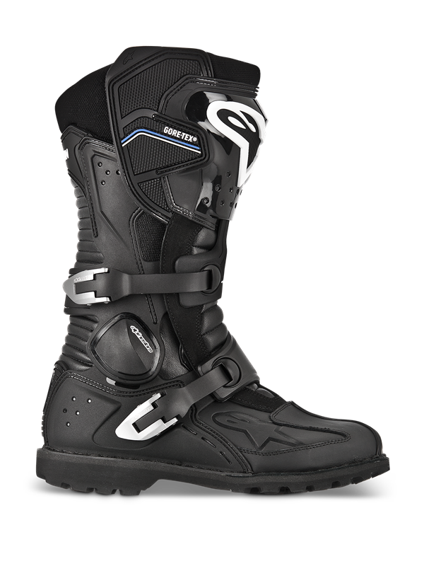 Alpinestars Toucan GORE-TEX laarzen, adventure touring motorlaarzen, zwart, zijaanzicht met dubbele zilveren aluminium gespen, GORE-TEX-branding, versterkte scheenbeschermer met wit logo en robuuste profielzool
