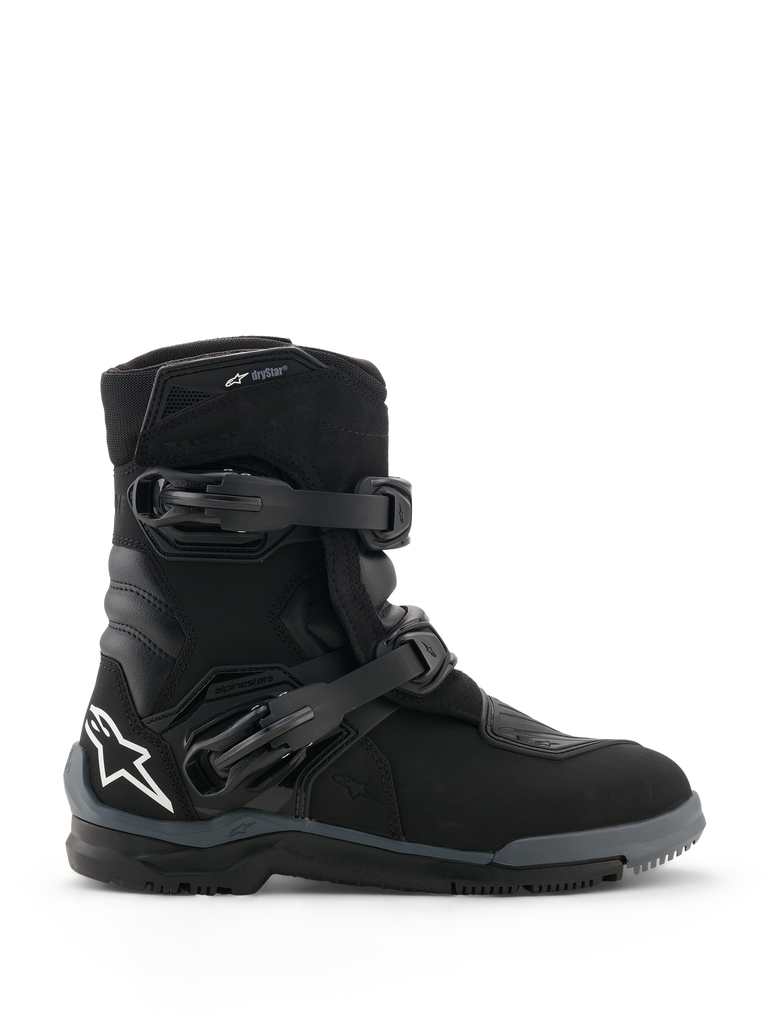 Alpinestars Belize V2 Drystar motorlaarzen, zwart, hoge enkel, waterdicht, twee verstelbare gespen, witte ster logo, geribbelde zool, duurzaam leer, beschermend motortoerlaarzen