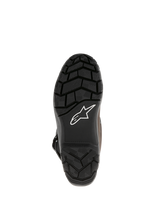 Alpinestars Corozal Adventure Drystar® Oiled Leather Boots, onderaanzicht van de zool in zwart gevulkaniseerd rubber met robuust profiel, wit Alpinestars logo, ontworpen voor adventure touring en off-road grip