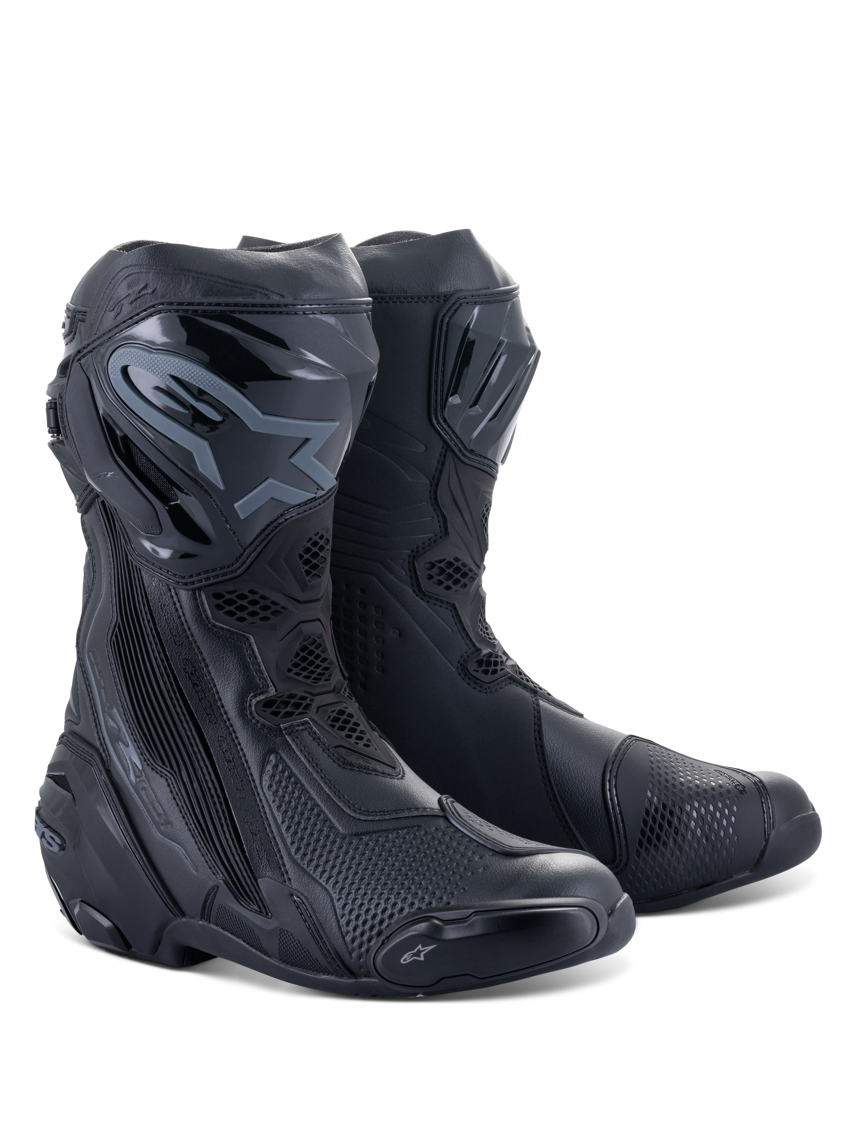 Alpinestars Supertech R laarzen, motor race-laarzen, zwart op zwart, voorzien van beschermende TPU-scheenplaten, vervangbare sliders en een gestroomlijnd performance-ontwerp voor rijden op de weg en het circuit.